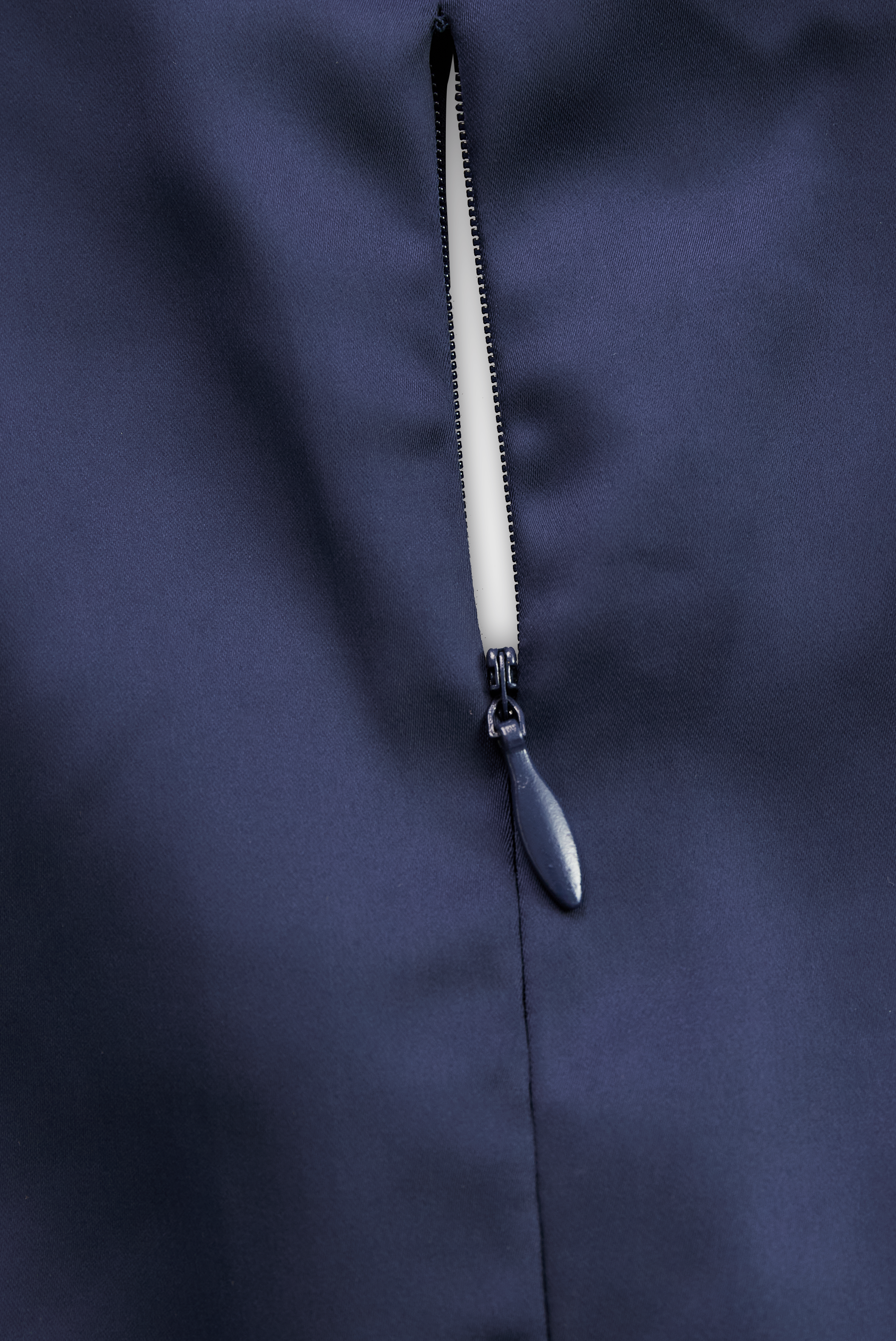 Dharmay | Elegantní midi šaty s dlouhými rukávy